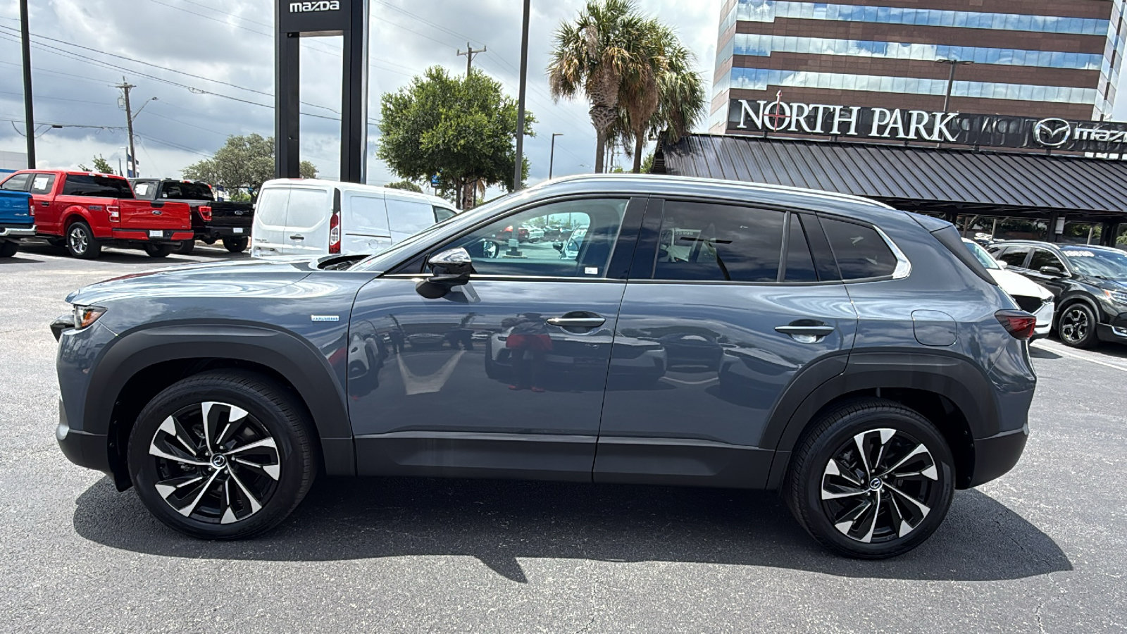 Certified 2025 MAZDA CX-50 2.5 Hybrid w/ Premium Plus Pkg AWD/4WD image 5