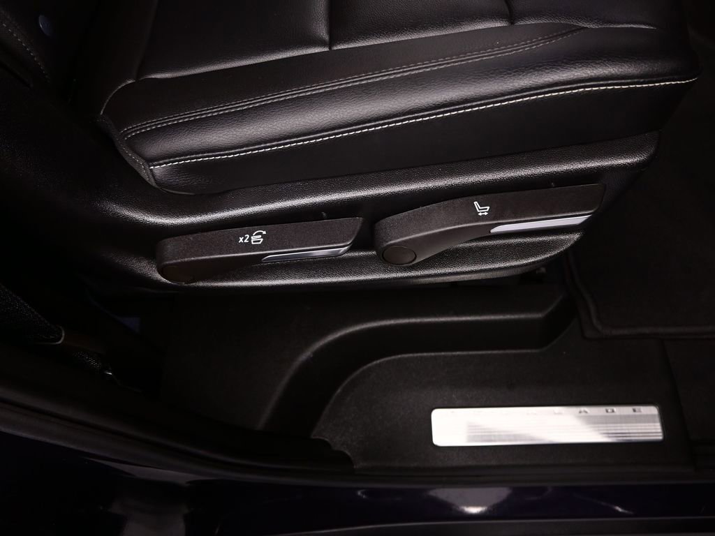 Used 2024 Cadillac Escalade Luxury RWD image 38