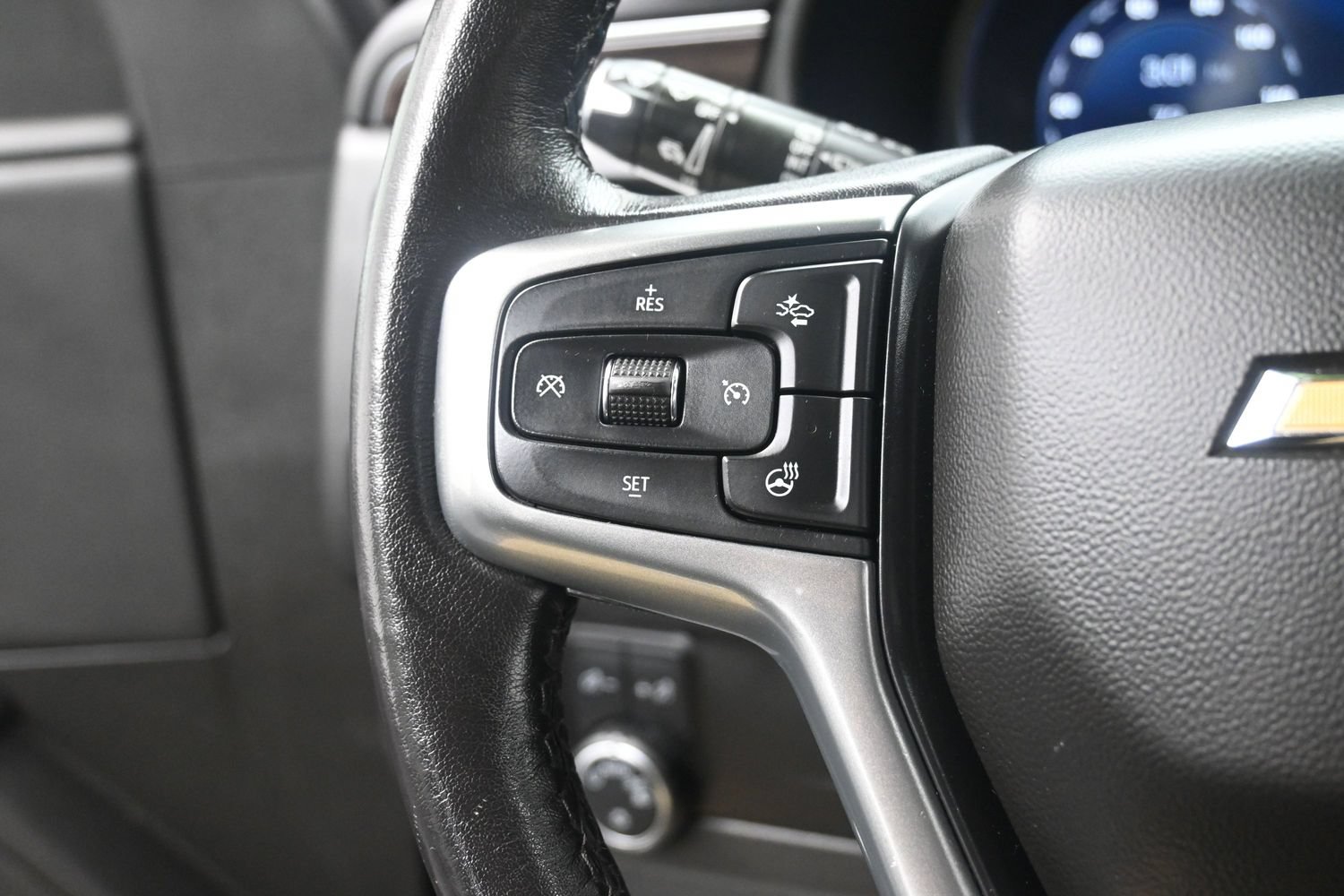 Used 2022 Chevrolet Tahoe LT w/ Luxury Package AWD/4WD image 21