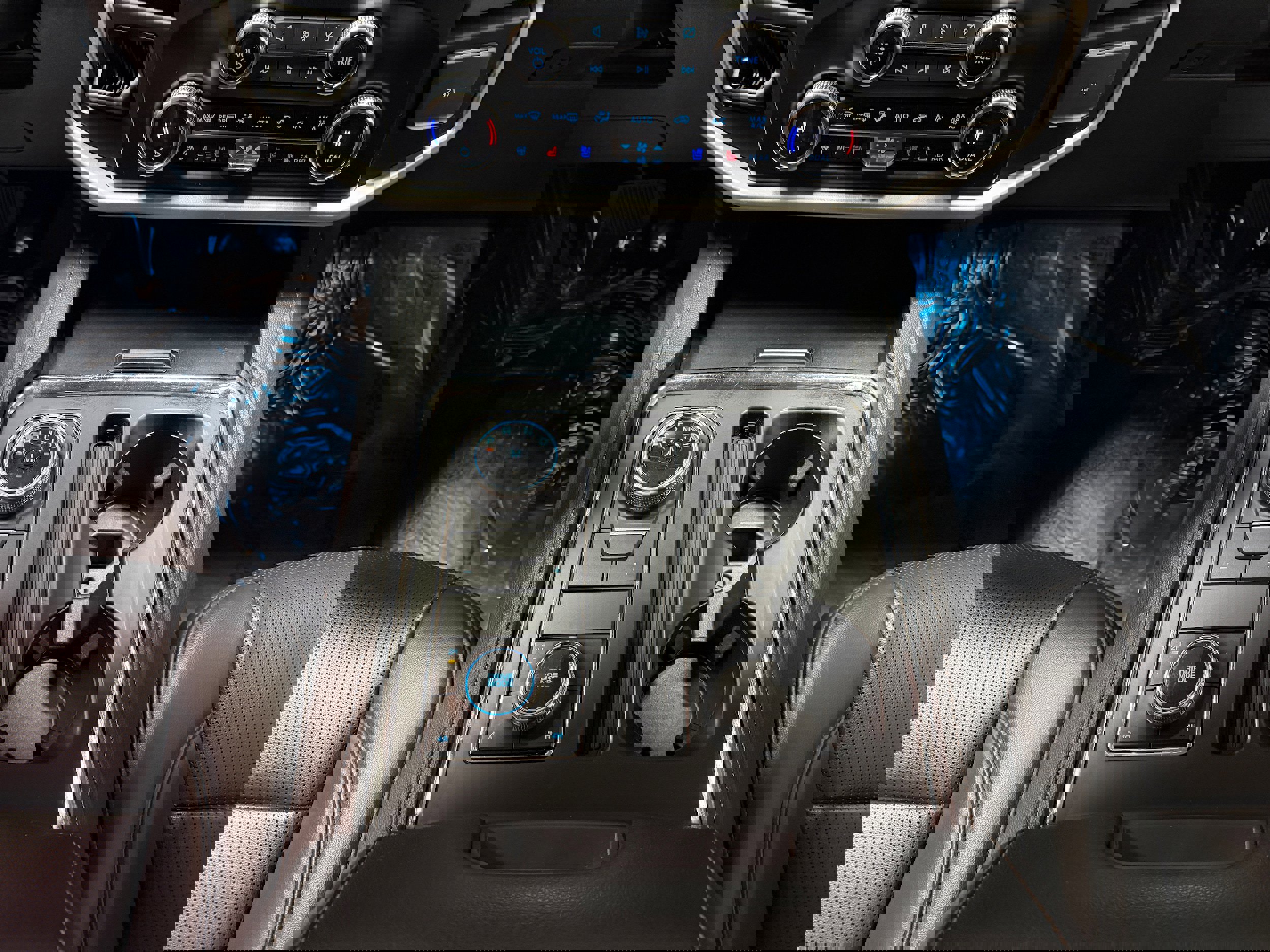 Certified 2024 Ford Expedition XLT image 26