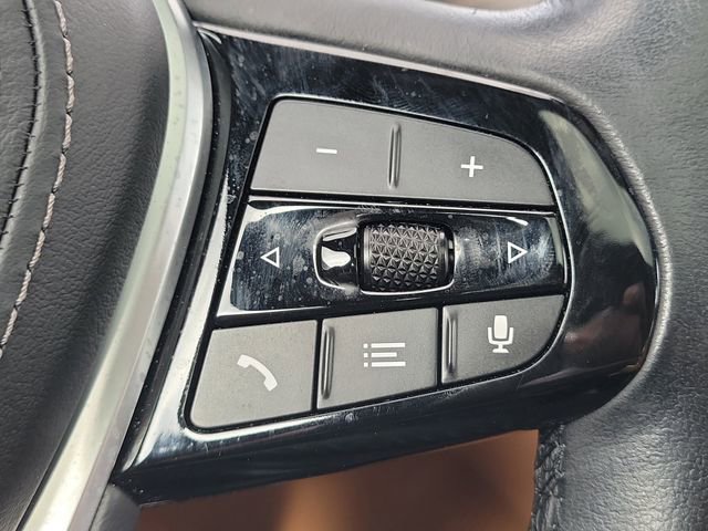 Used 2020 BMW 530e xDrive w/ Premium Package image 25