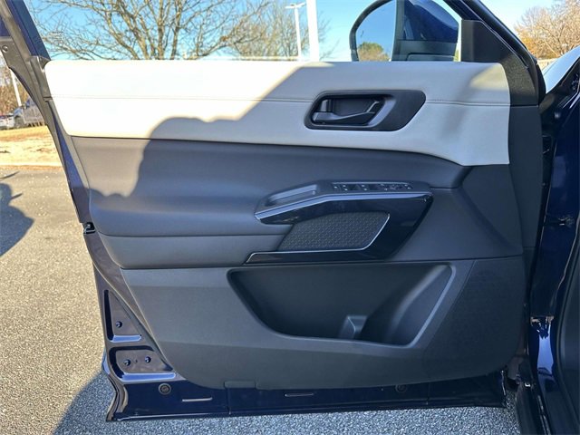 New 2025 Nissan Pathfinder SV w/ SV Premium Package image 14