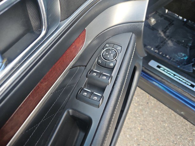 Used 2017 Ford Explorer Platinum image 10