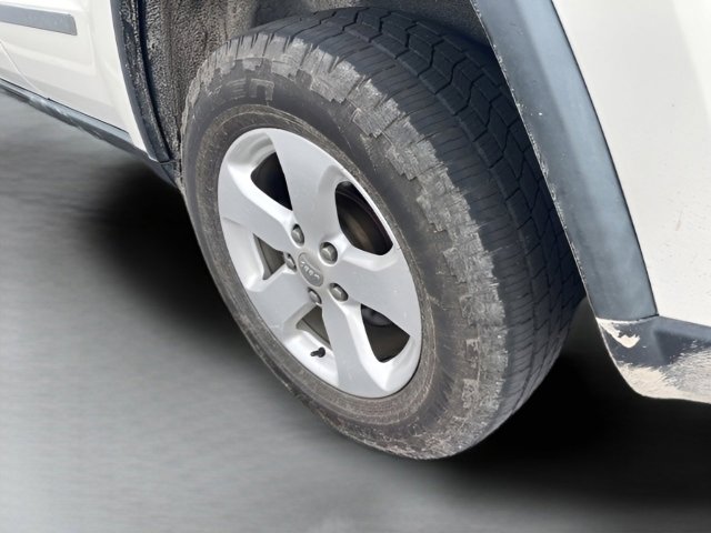 Used 2012 Jeep Grand Cherokee Laredo image 14