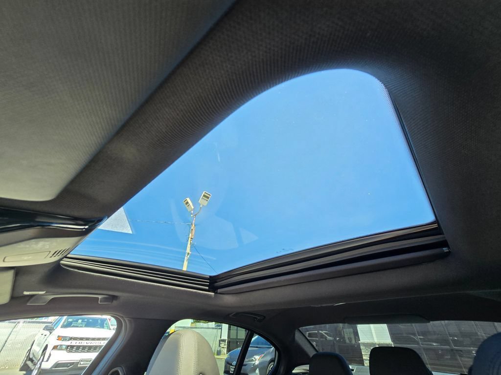 Used 2021 BMW 330e w/ Convenience Package RWD image 31