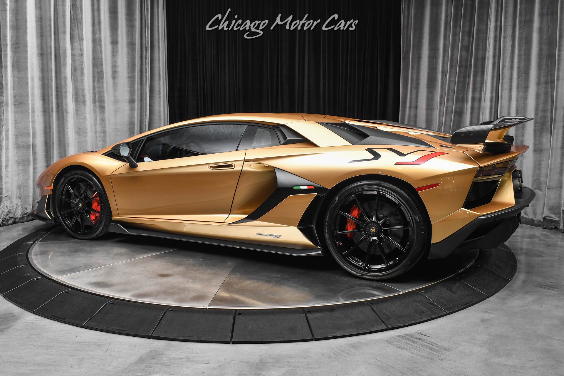 Used 2019 Lamborghini Aventador SVJ AWD/4WD image 3