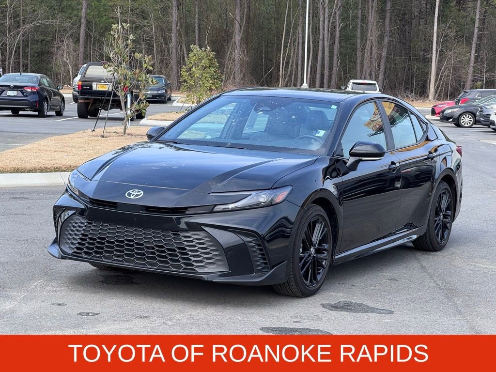 Used 2025 Toyota Camry SE FWD image 2