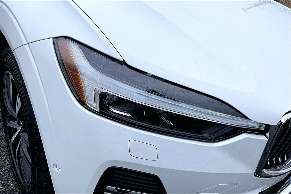 Used 2023 Volvo XC60 B5 Plus image 31