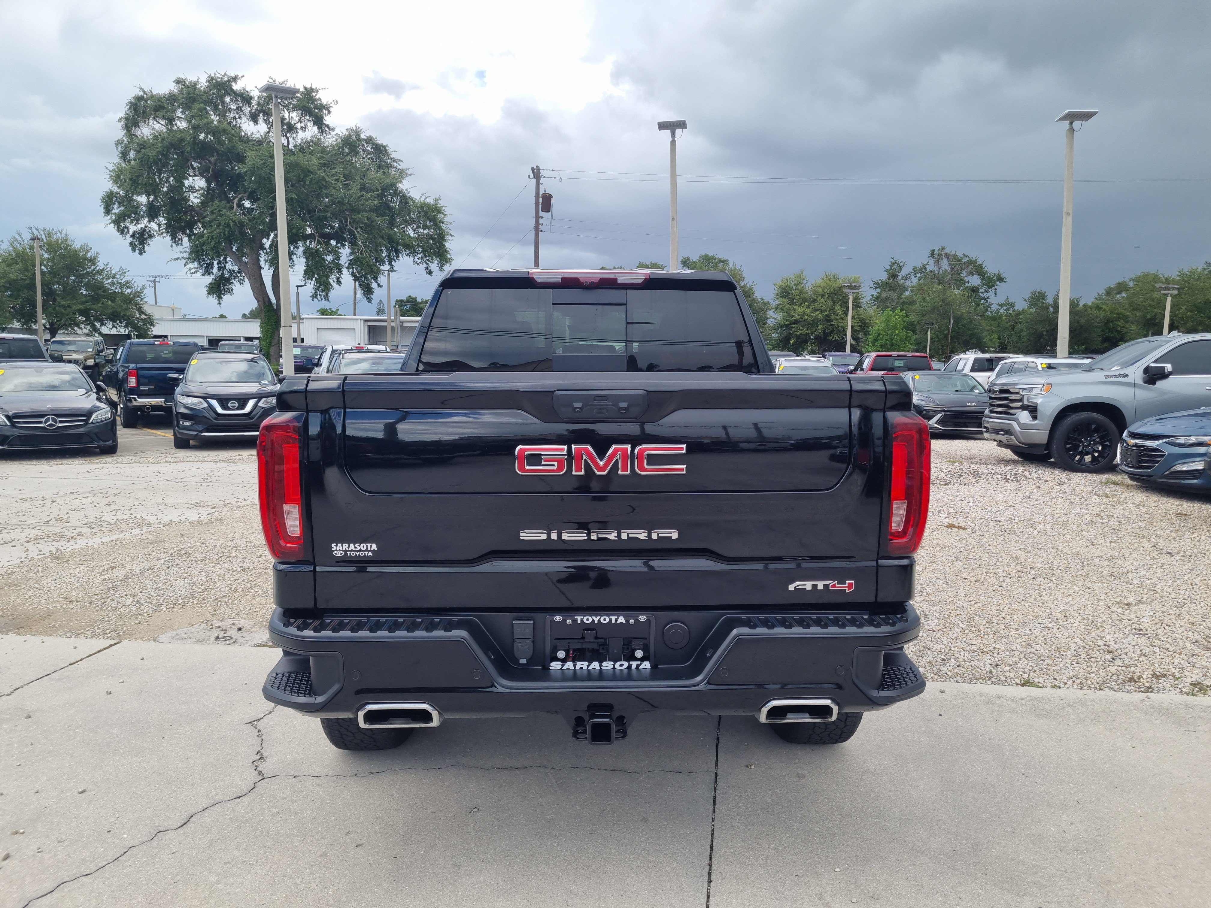 Used 2024 GMC Sierra 1500 AT4 w/ Technology Package AWD/4WD image 5
