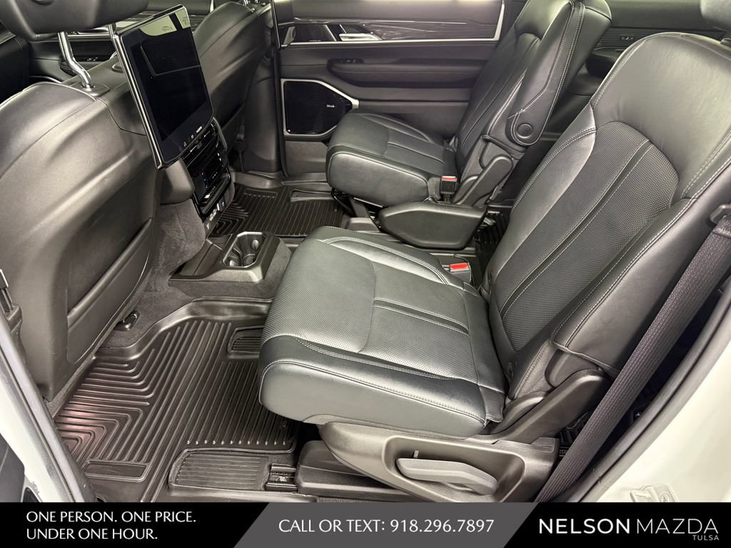 Used 2022 Jeep Wagoneer Series III w/ Premium Group I AWD/4WD image 34