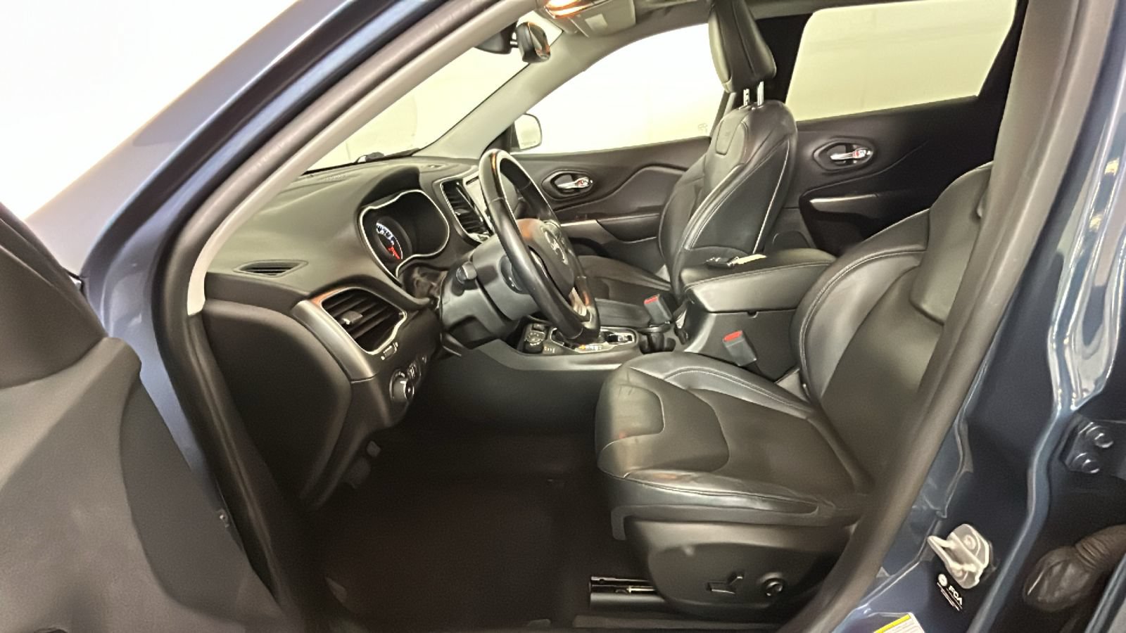 Used 2021 Jeep Cherokee Limited AWD/4WD image 13