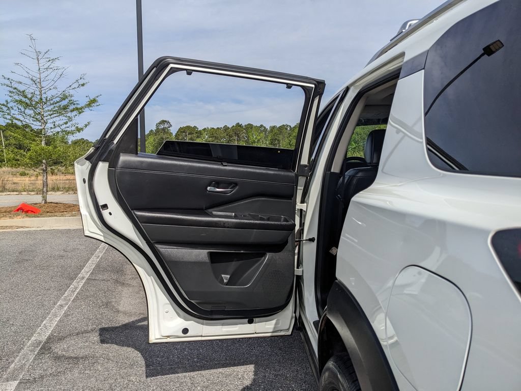 Used 2024 Nissan Pathfinder SL w/ SL Premium Package FWD image 60