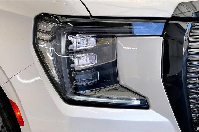 Used 2023 GMC Yukon Denali Ultimate AWD/4WD image 28