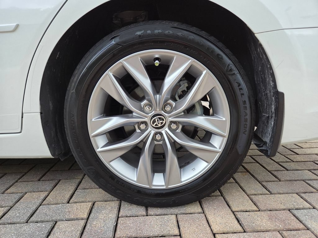 Certified 2021 Toyota Avalon XLE FWD image 19