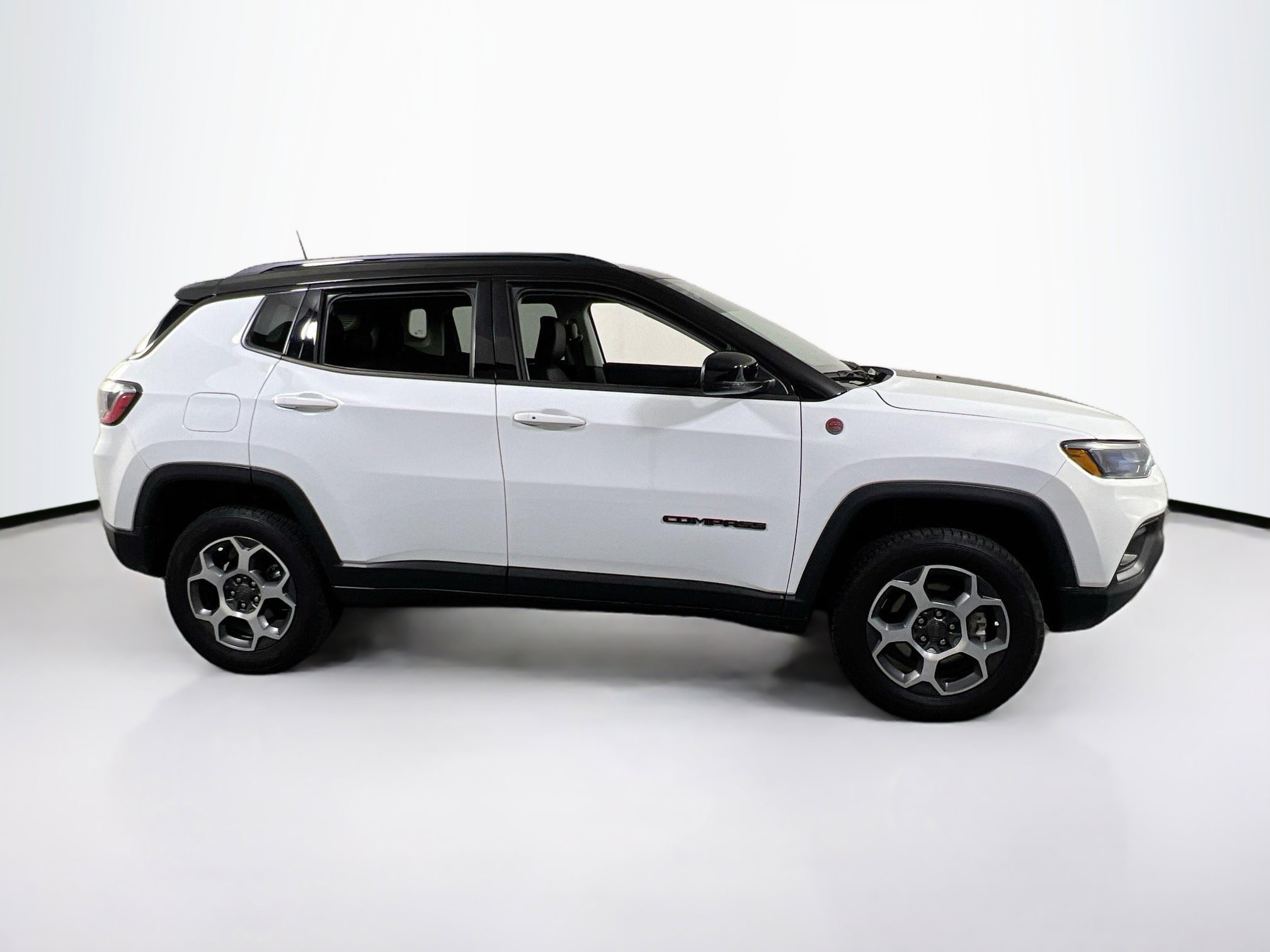 Used 2022 Jeep Compass Trailhawk w/ Sun and Sound Group image 4