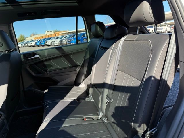 Used 2024 Volkswagen Tiguan SE R-Line image 20