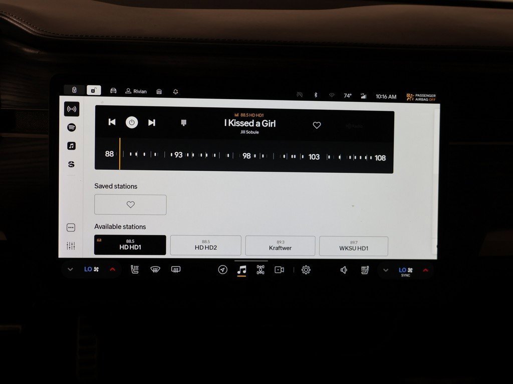 Used 2022 Rivian R1T Adventure image 42