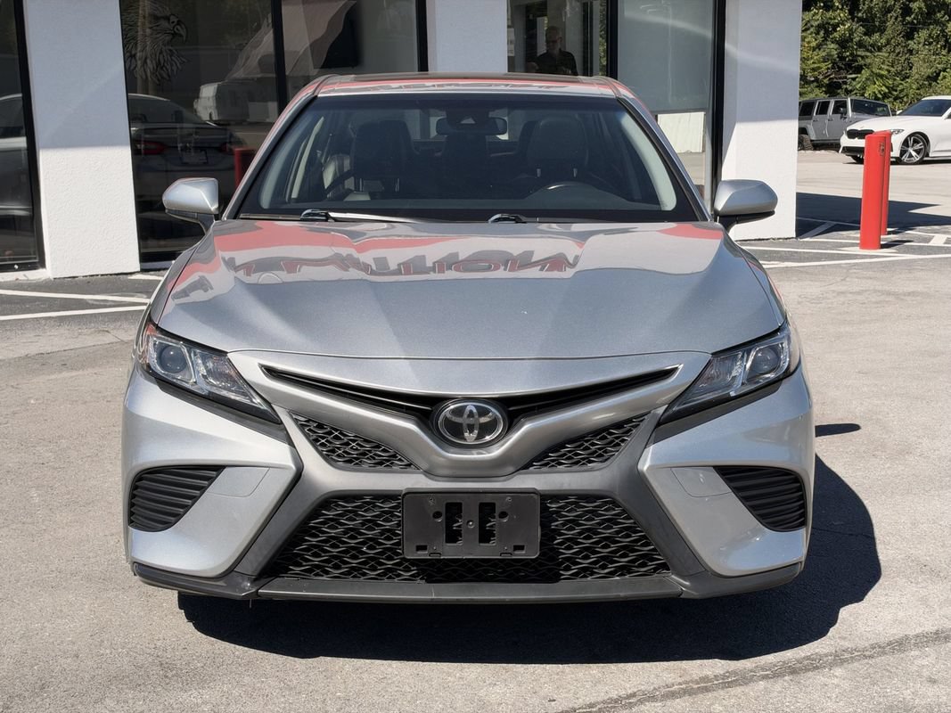 Used 2018 Toyota Camry SE w/ Moonroof Package FWD image 9
