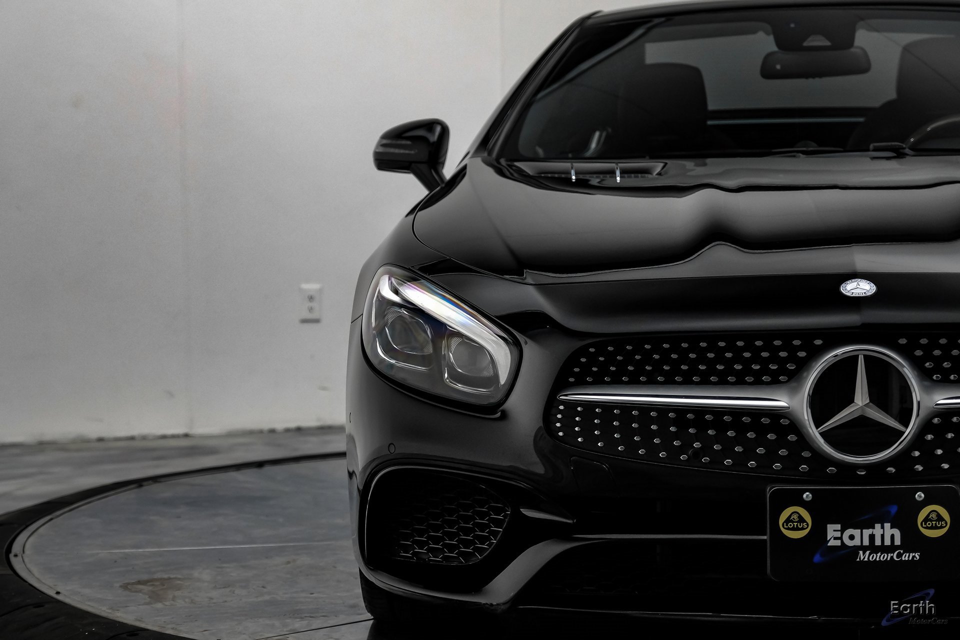 Used 2017 Mercedes-Benz SL 550 image 34