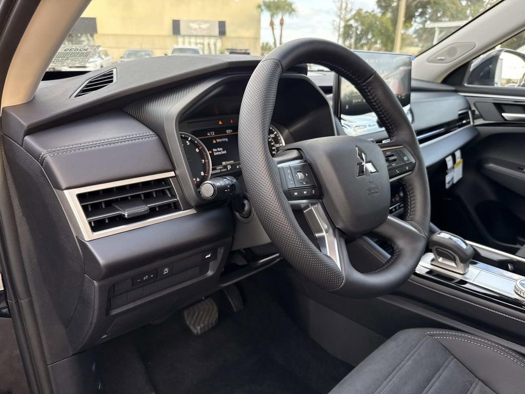 New 2026 Mitsubishi Outlander SE image 21