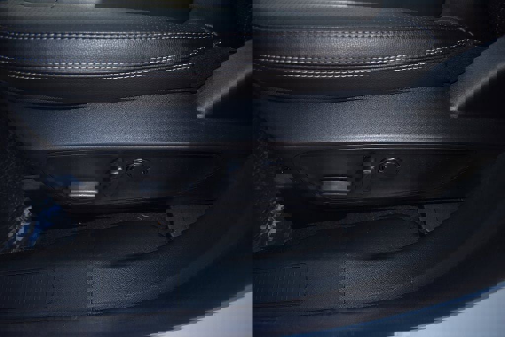 New 2025 Ford Escape SE w/ PHEV Premium Package image 16