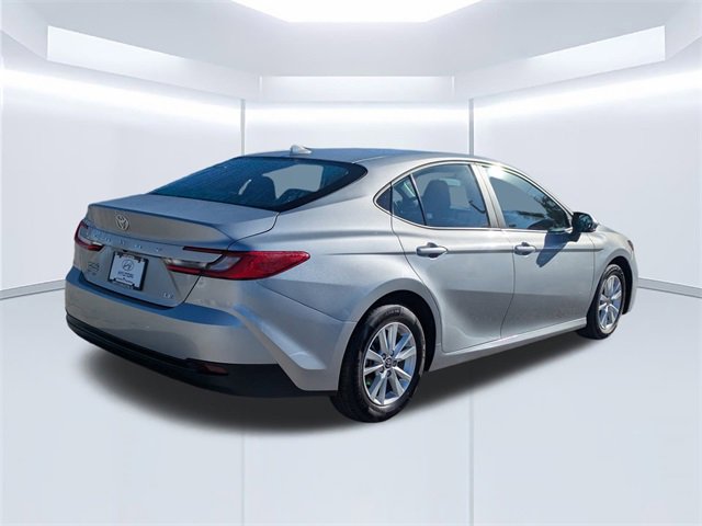 Used 2025 Toyota Camry LE image 4