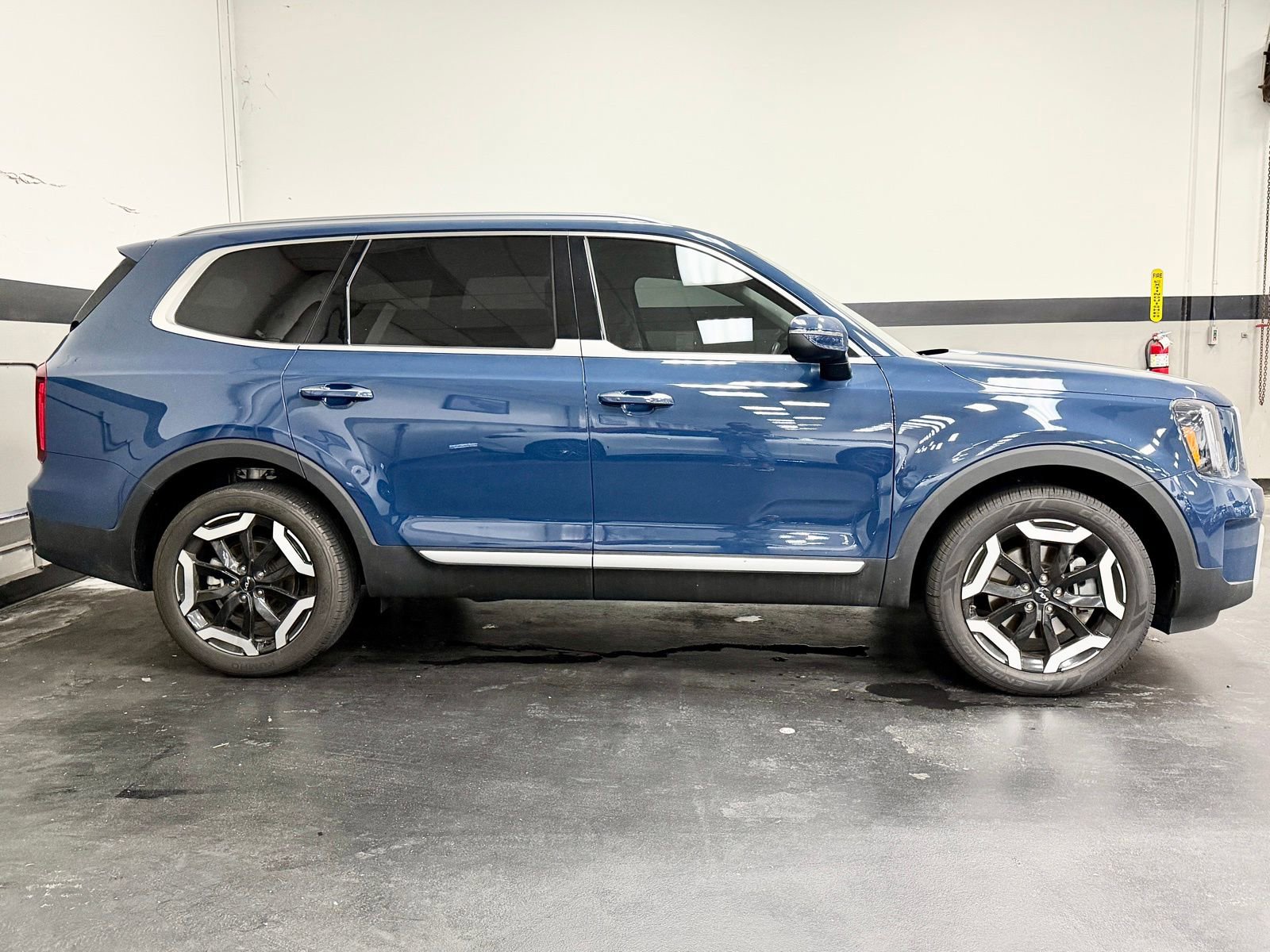 Used 2025 Kia Telluride S image 5