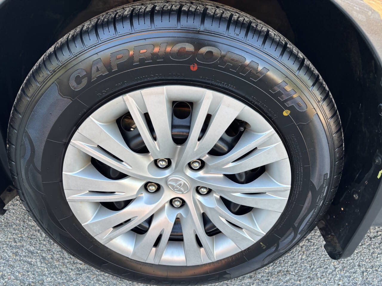 Used 2013 Toyota Camry LE image 23