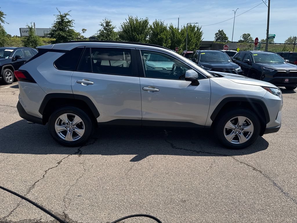 Used 2025 Toyota RAV4 XLE AWD/4WD image 9