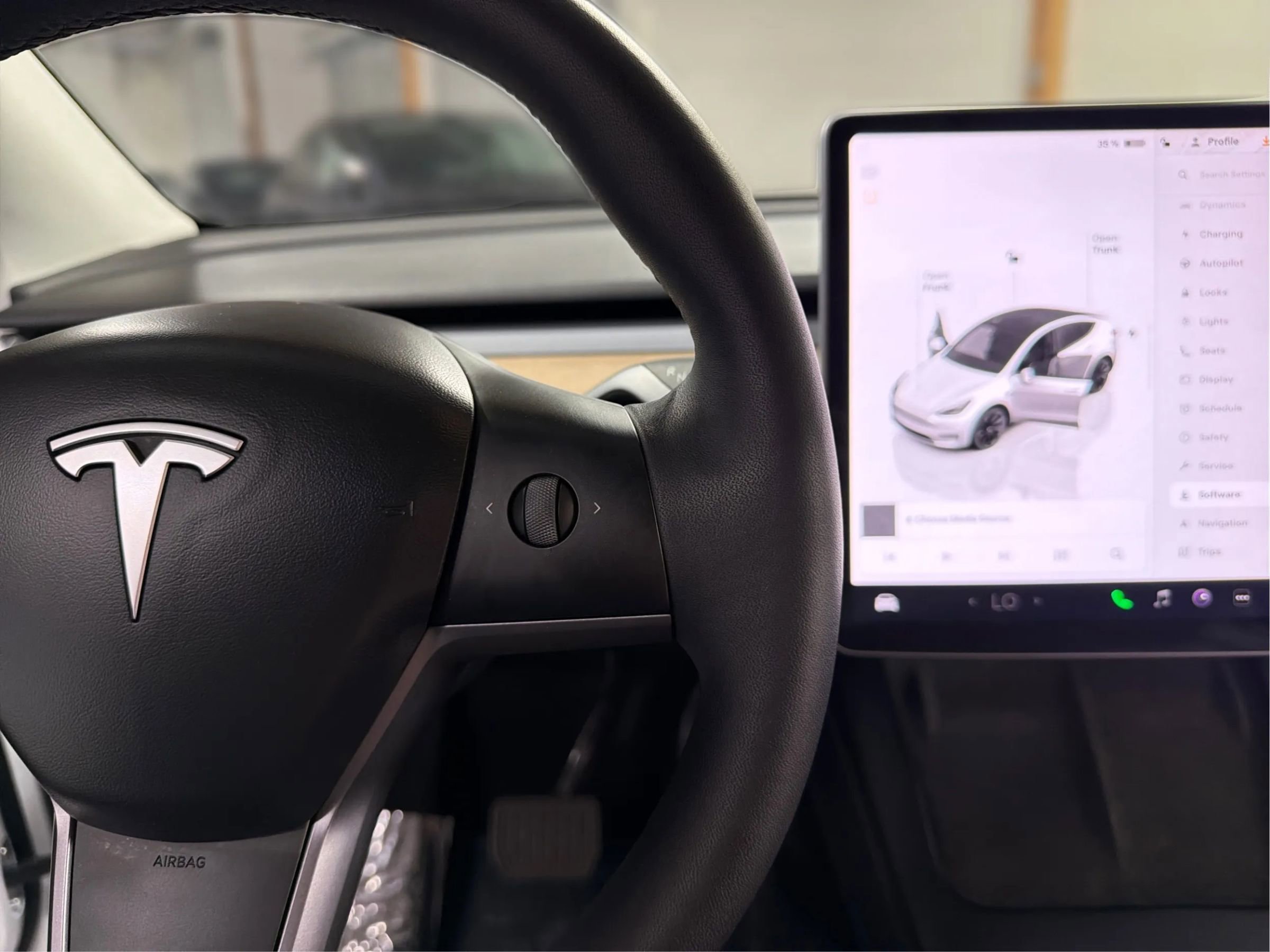 Used 2022 Tesla Model Y Long Range image 32