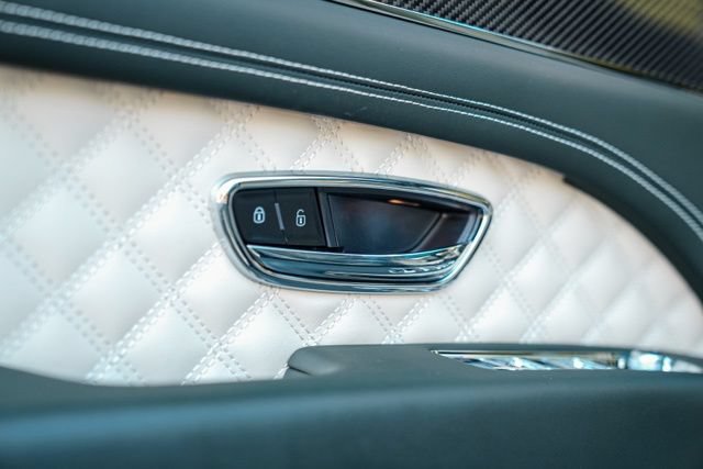 Used 2022 Bentley Bentayga AWD/4WD image 66