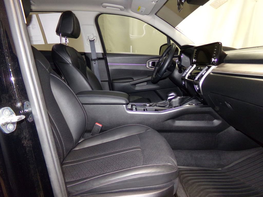 Used 2023 Kia Sorento S w/ Panoramic Sunroof Package image 8