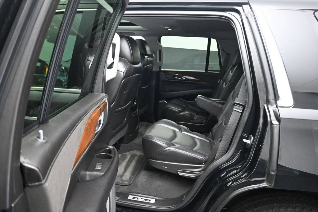 Used 2020 Cadillac Escalade Luxury w/ LPO, Radiant Package AWD/4WD image 36