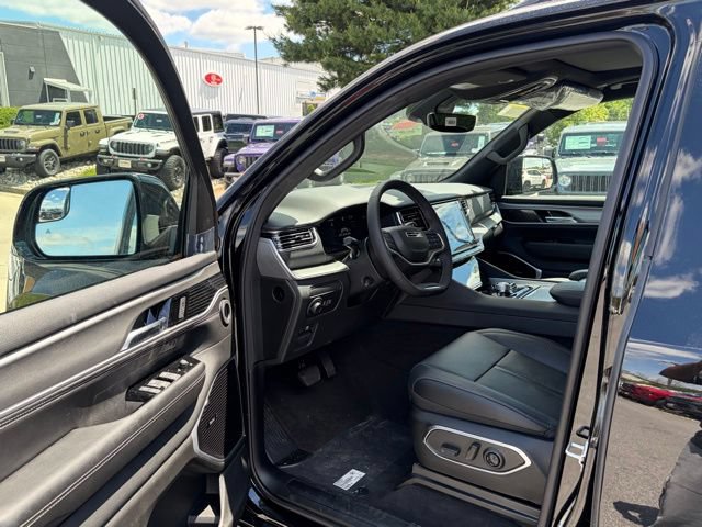 New 2026 Jeep Grand Wagoneer Limited AWD/4WD image 14