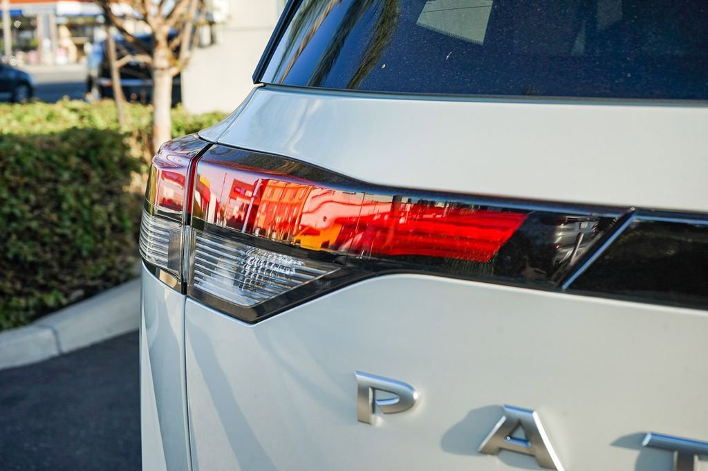 Used 2024 Nissan Pathfinder SL image 7