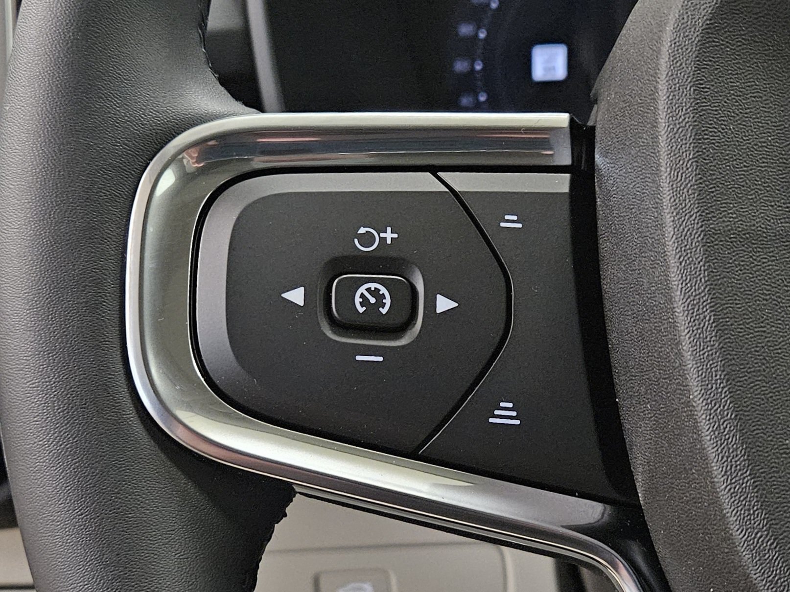 New 2026 Volvo XC40 B5 Ultra w/ Climate Package AWD/4WD image 37