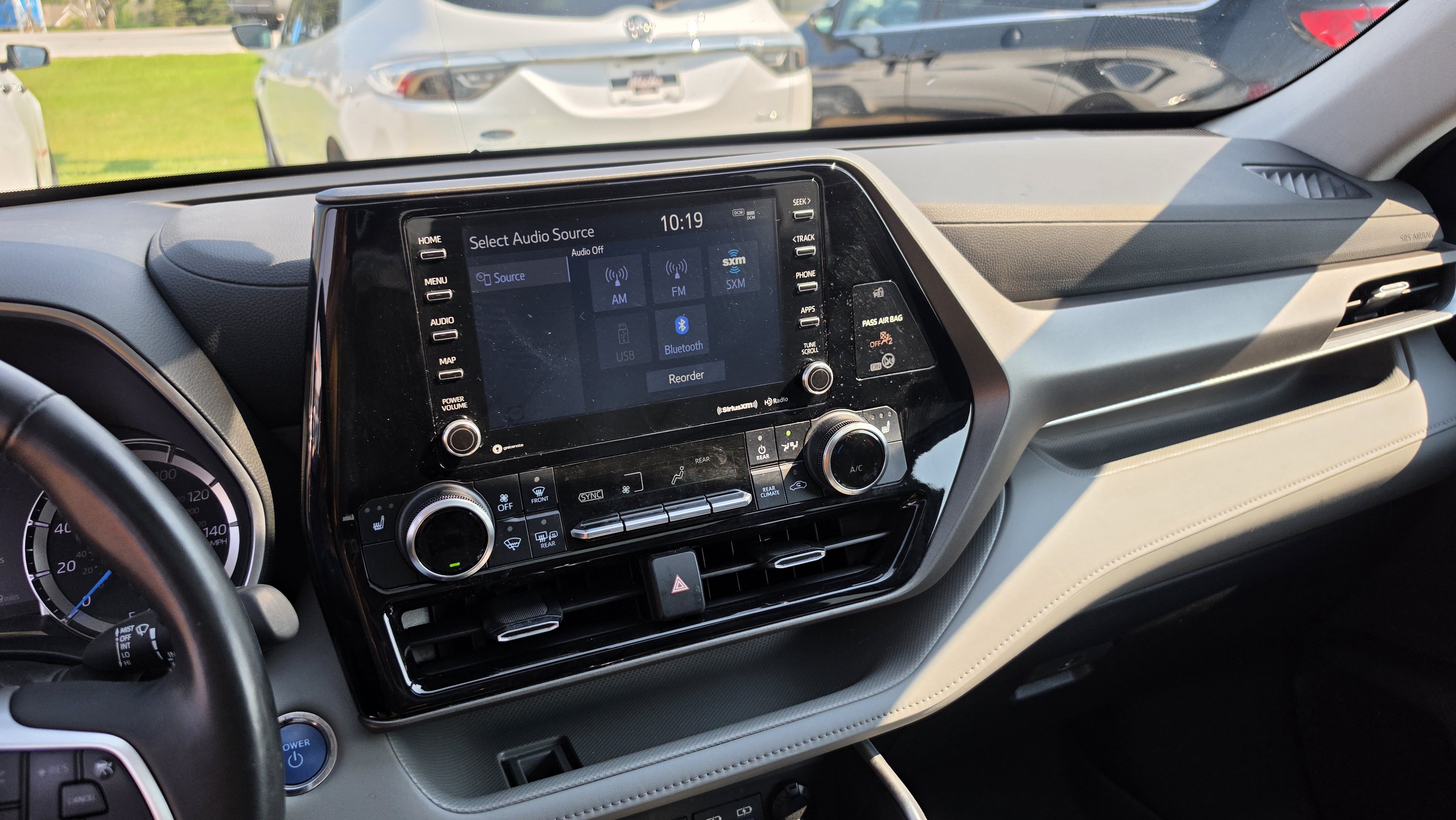 Used 2022 Toyota Highlander XLE AWD/4WD image 15