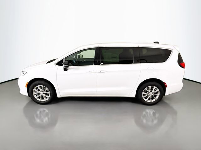 New 2026 Chrysler Pacifica Limited w/ Uconnect Theater Family Group image 4