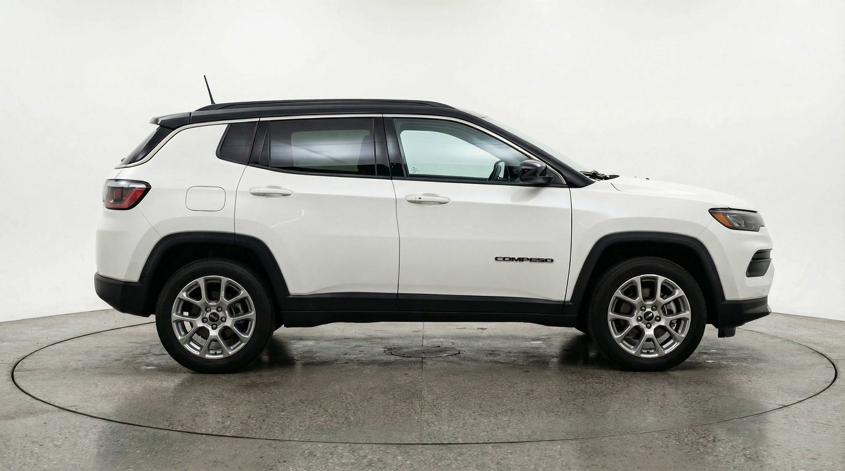 Used 2025 Jeep Compass Limited AWD/4WD image 11