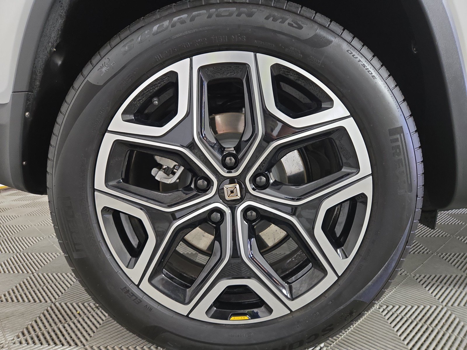 Used 2025 Rivian R1S Adventure AWD/4WD image 12