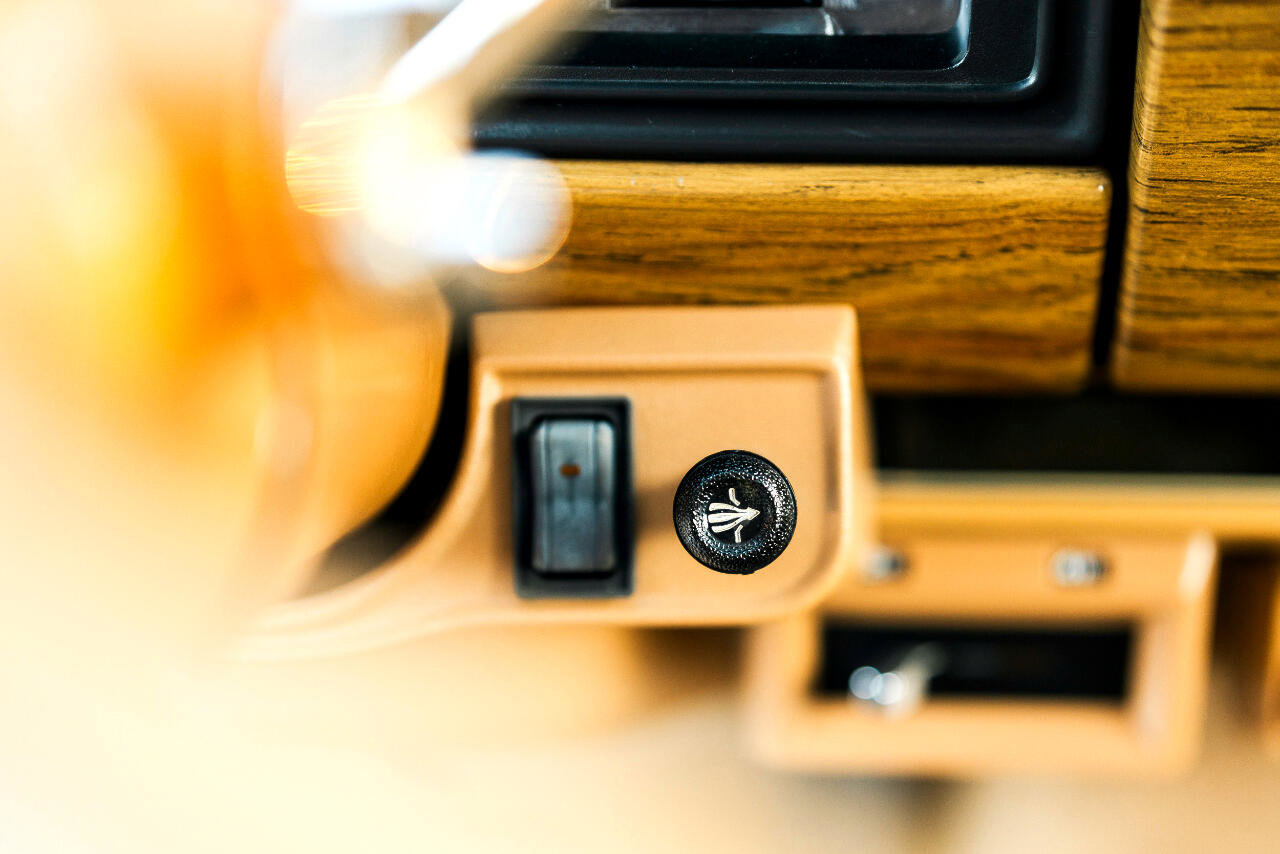 Used 1987 Jeep Grand Wagoneer image 58