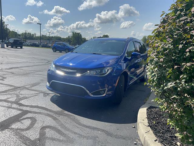 Used 2018 Chrysler Pacifica Touring-L Plus w/ Advanced Safetytec Group FWD image 3