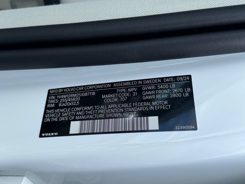 Certified 2025 Volvo XC60 B5 Ultra w/ Climate Package AWD/4WD image 30