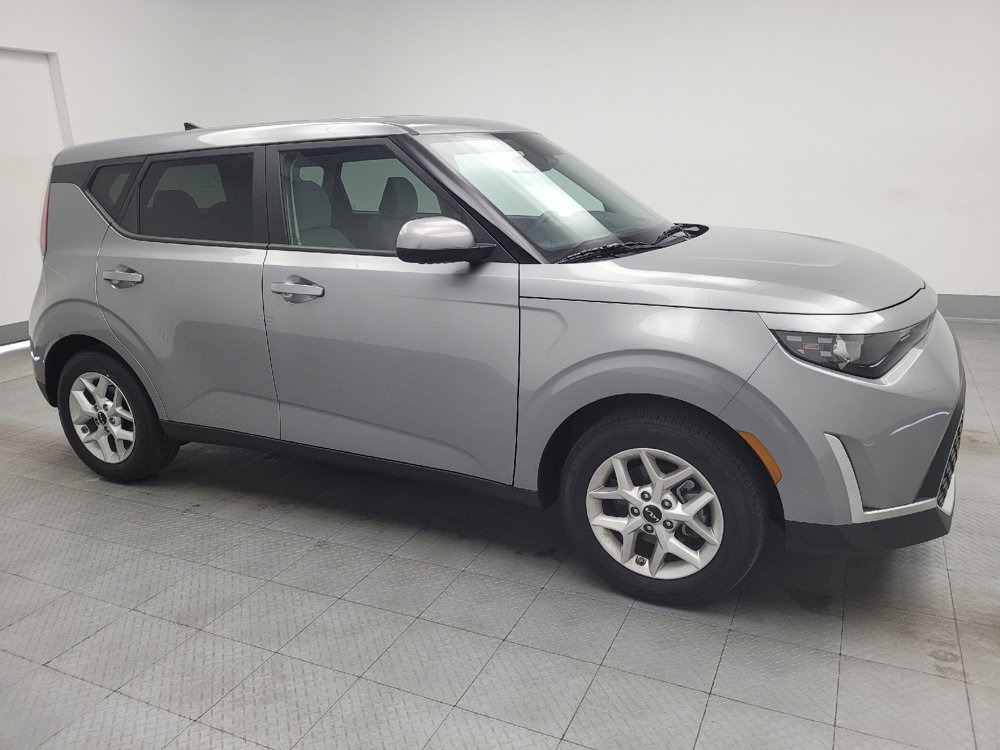 Used 2025 Kia Soul LX FWD image 11