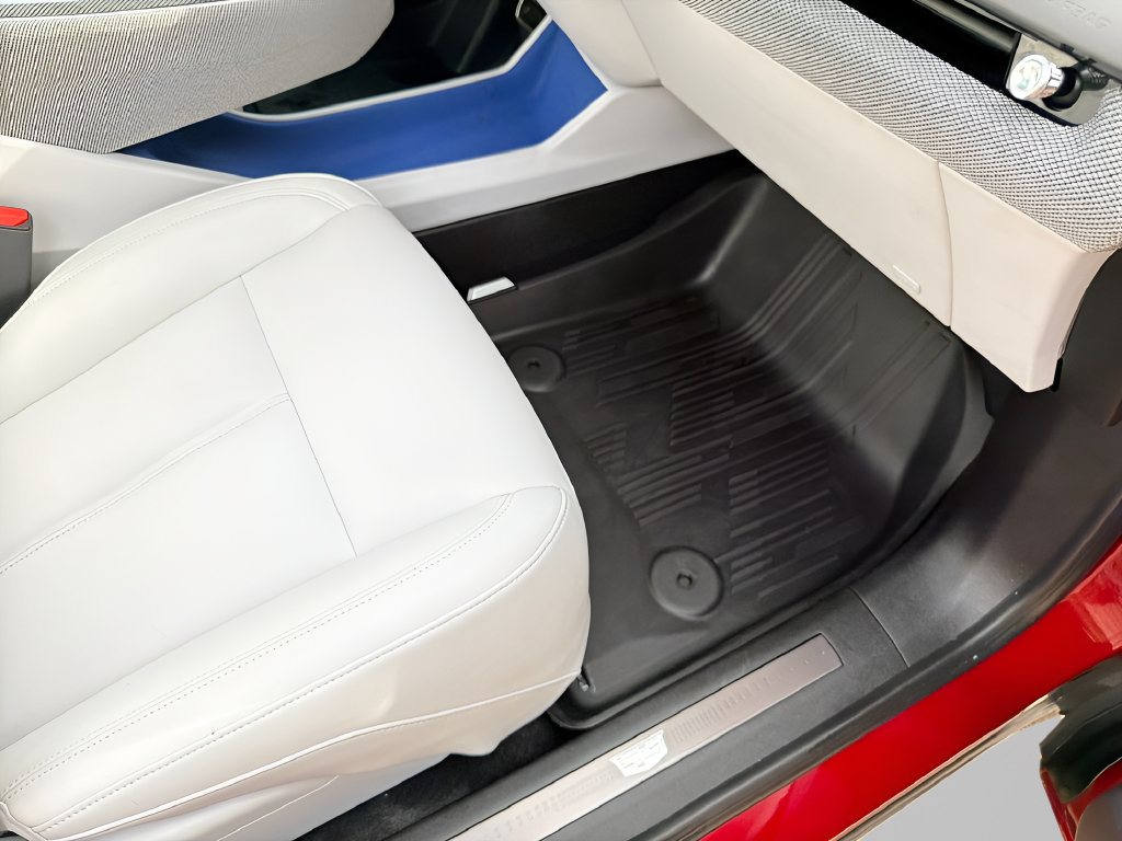 Certified 2025 Cadillac Optiq Sport 1 w/ LPO, Floor Liner Package AWD/4WD image 45