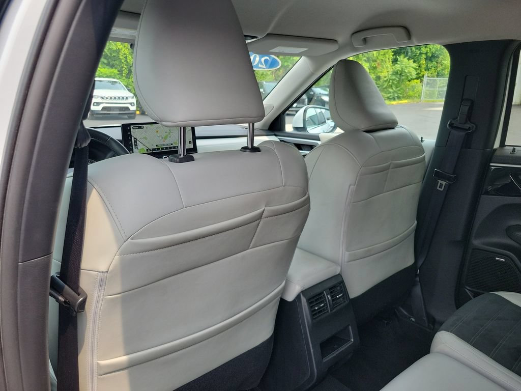 Used 2025 Mitsubishi Outlander SE AWD/4WD image 23