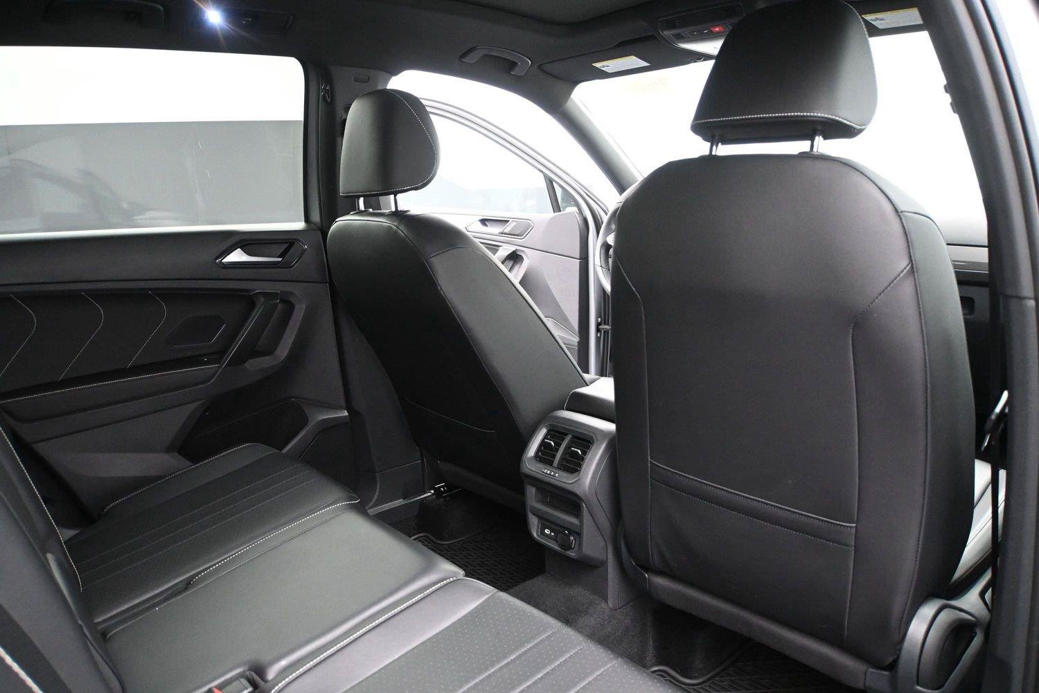 Used 2024 Volkswagen Tiguan SE R-Line AWD/4WD image 19