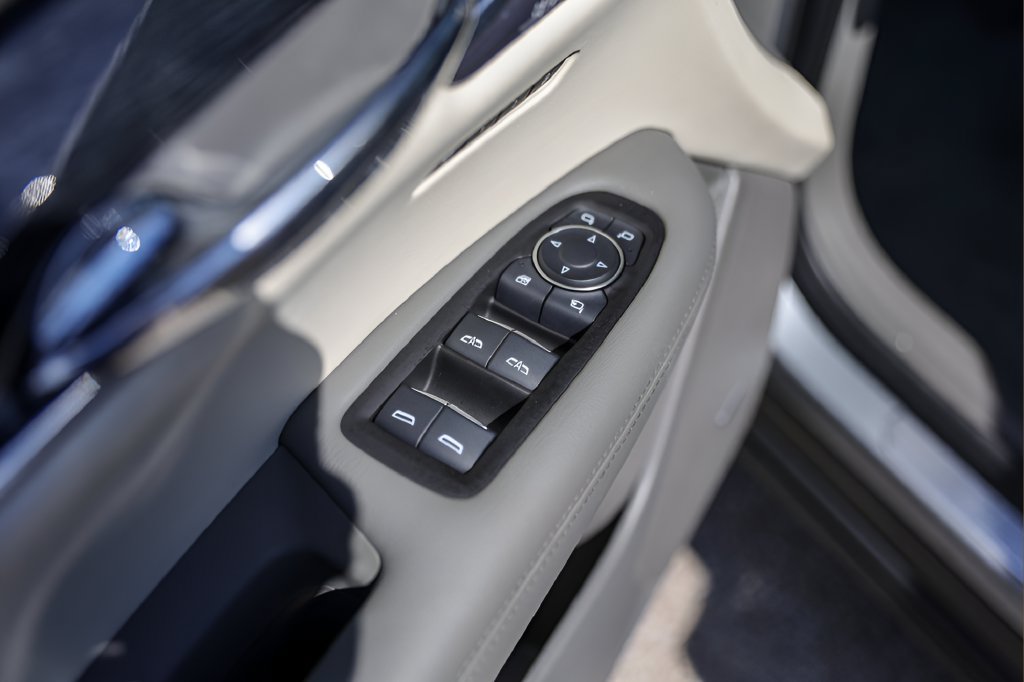 Certified 2025 Cadillac XT6 Premium Luxury FWD image 24