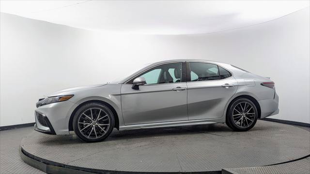 Used 2023 Toyota Camry SE FWD image 3