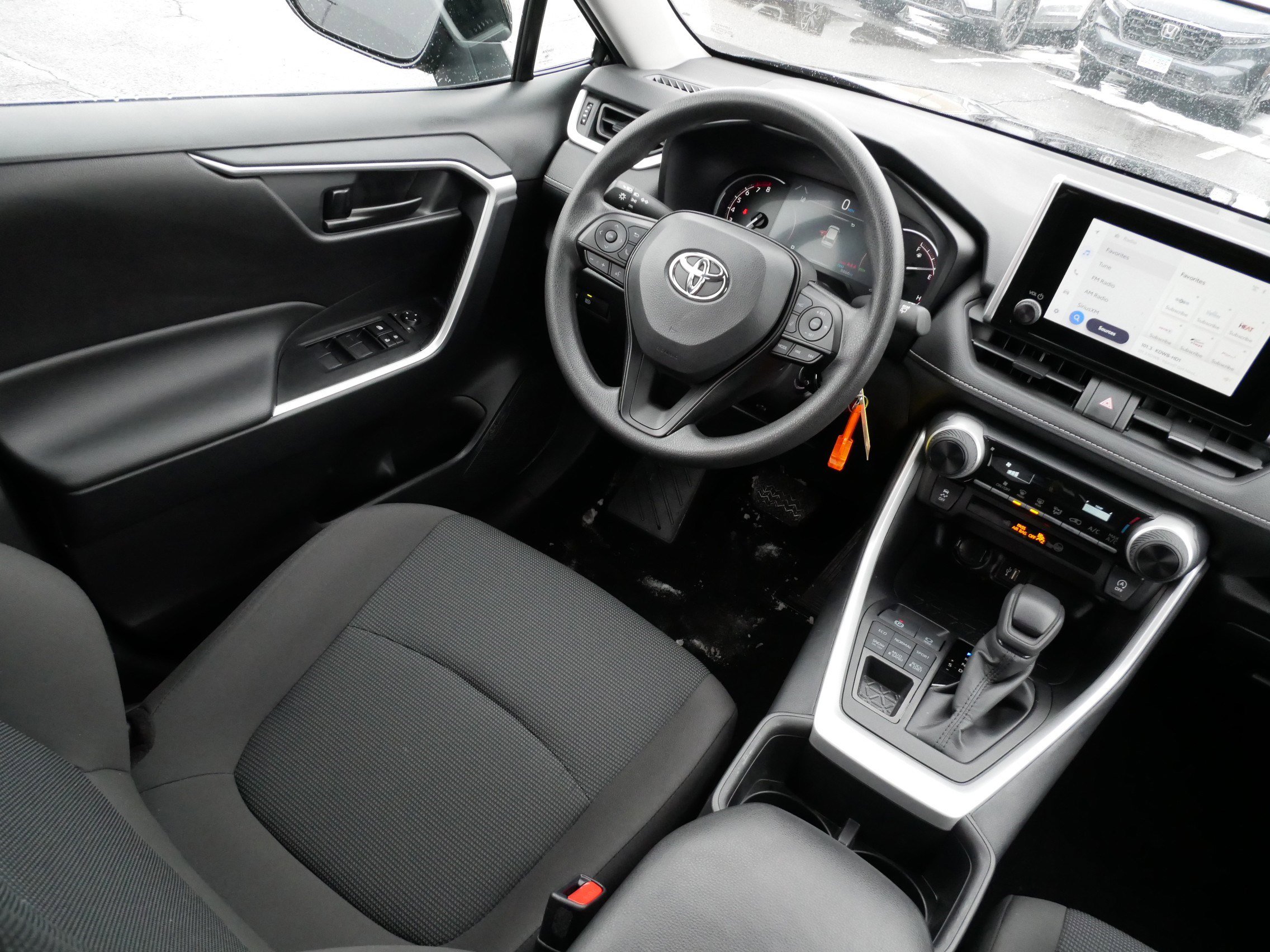 Used 2025 Toyota RAV4 LE image 9